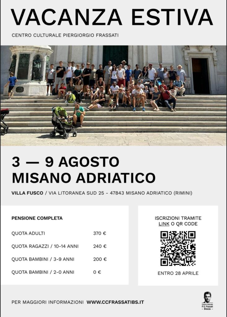 Locandina della vacanza estiva a Misano Adriatico dal 3 al 9 agosto, con foto di gruppo sulla scalinata di una chiesa