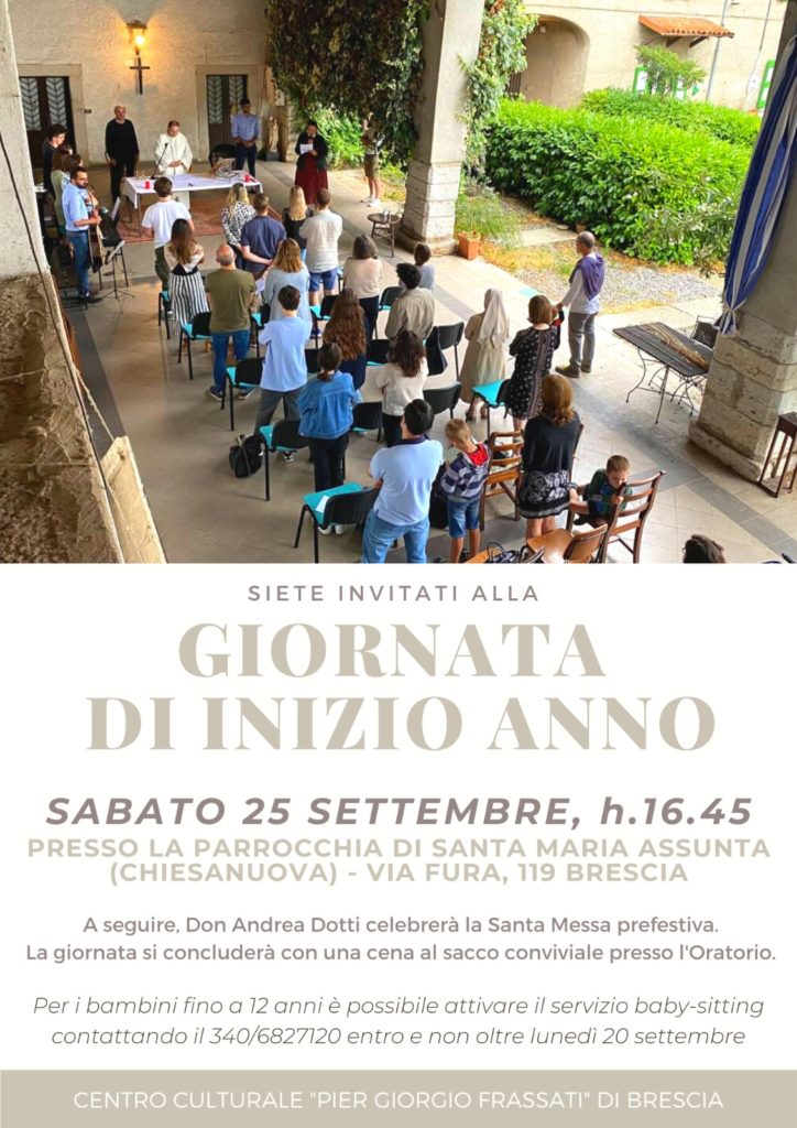 Invito alla Giornata di inizio anno con una celebrazione all'aperto nel chiostro di una parrocchia